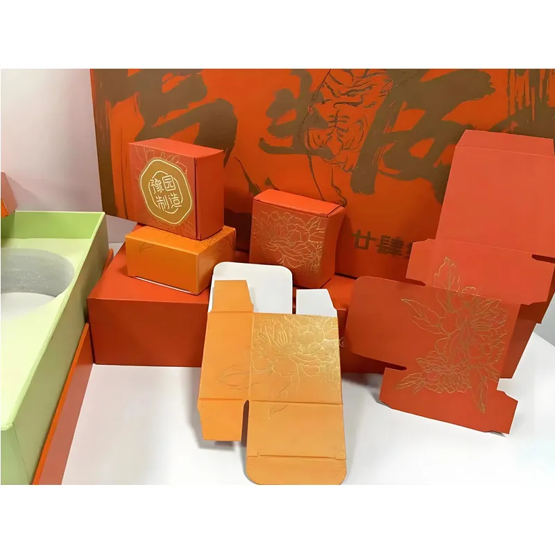 Geschenkboxen mit unterschiedlichen Strukturdesigns