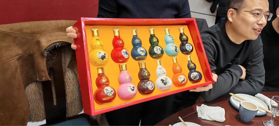 Zemeijia begrüßt das Jahr des Pferdes mit einer jährlichen Teamfeier