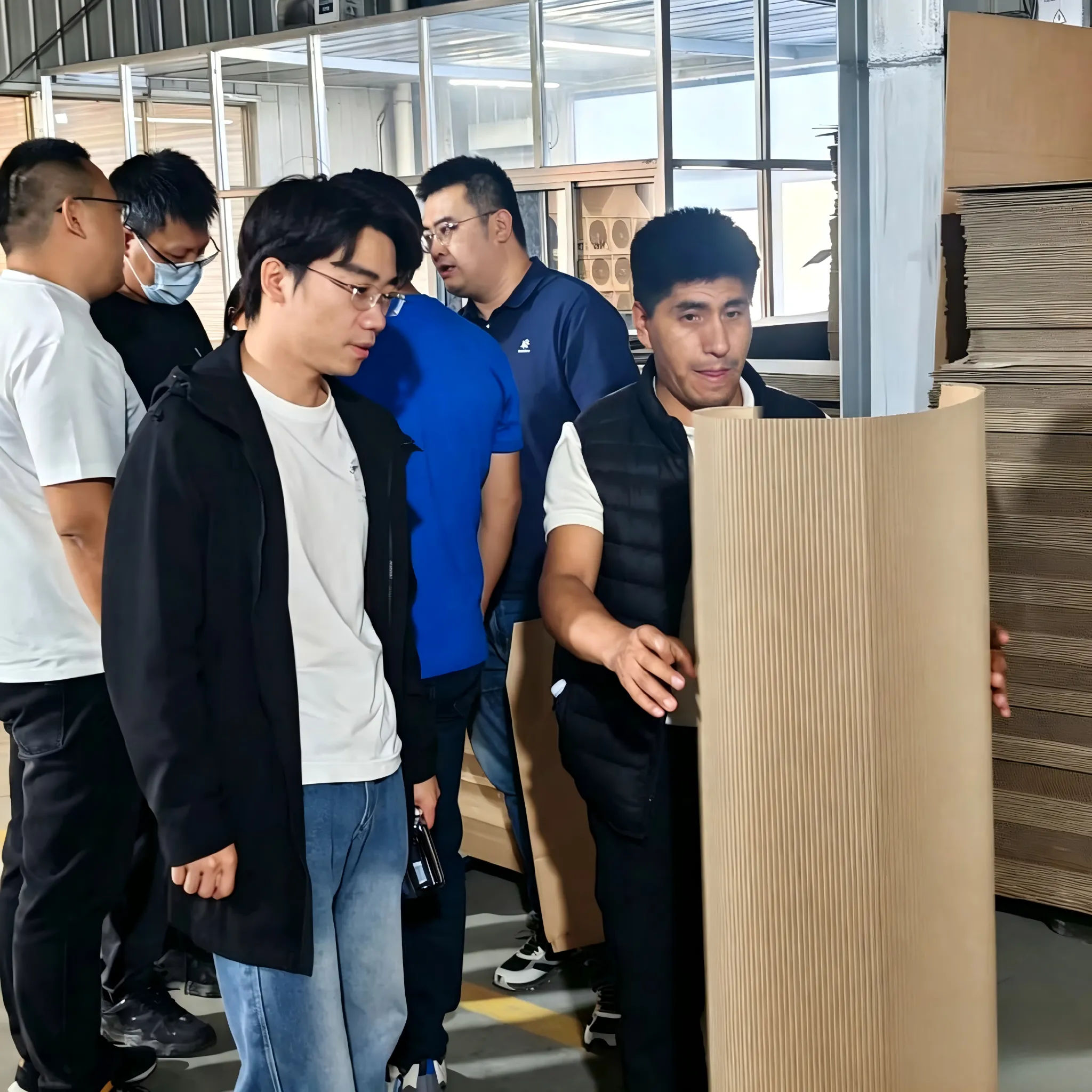 ZMJ Packaging begrüßt peruanische Kunden zur Werksinspektion und Auftragsabwicklung vor Ort