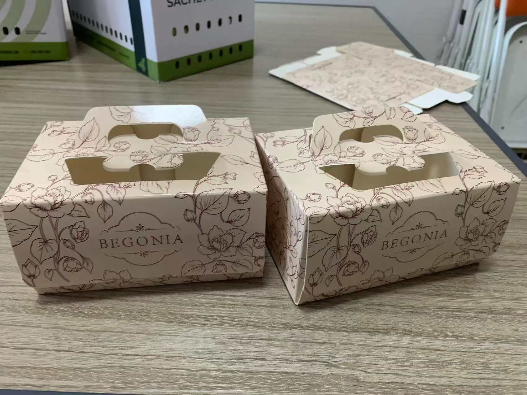 Muster von Kuchenschachteln wurden geliefert
