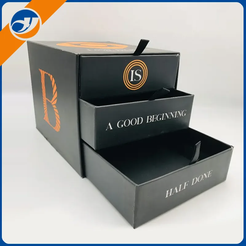 Geschenkbox aus starrem Papier